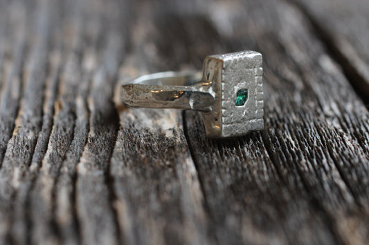 Ancient Sand Ring | Emerald