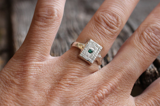 Ancient Sand Ring | Emerald