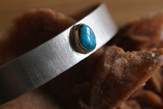 Bisbee turquoise | matte and scratch finished | 950 silver & 18k Gold