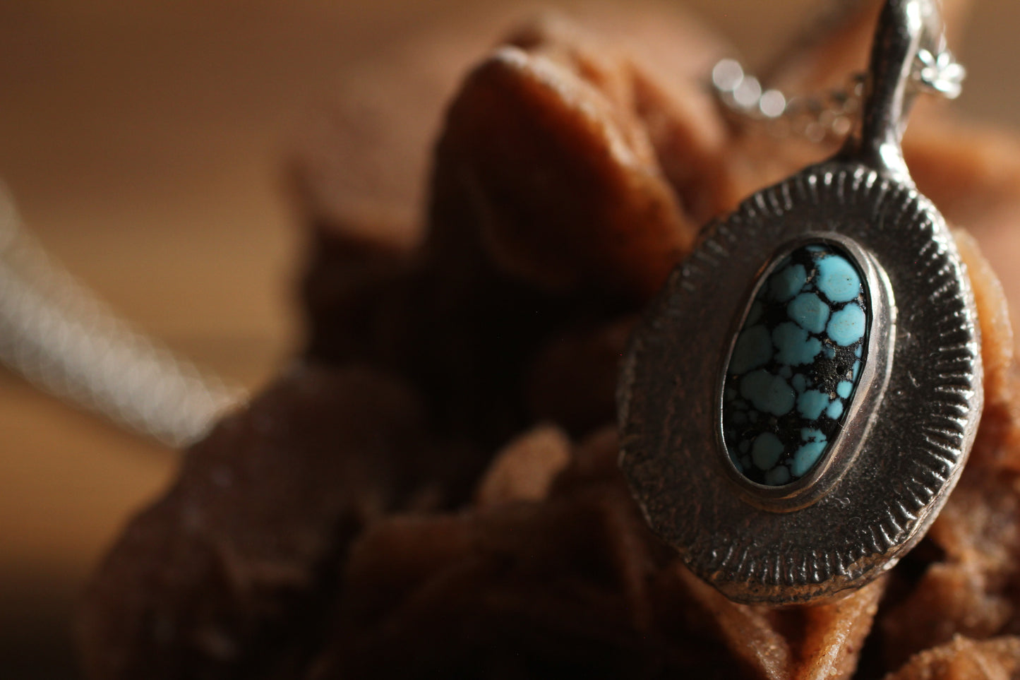 Kingman Black Web | sandcasted silver 950 pendant top