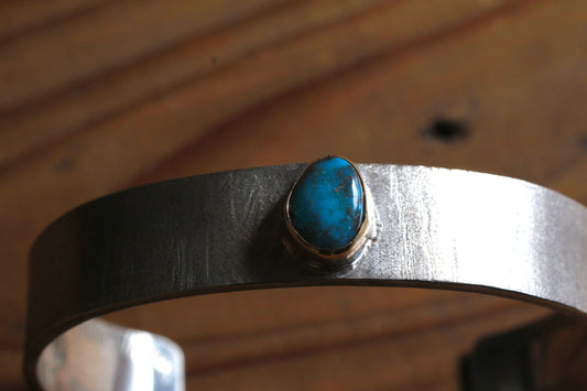 Bisbee turquoise | matte and scratch finished | 950 silver & 18k Gold